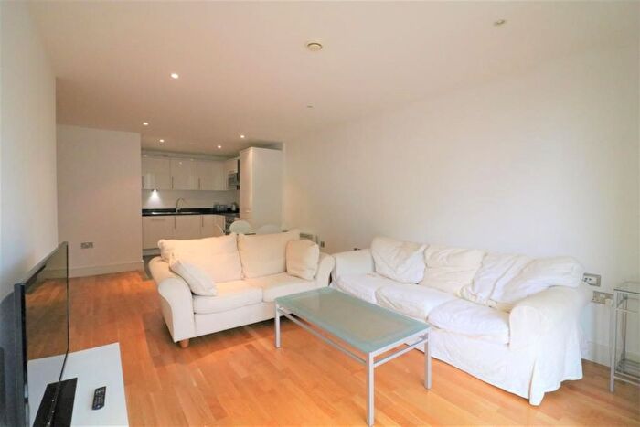 2 Bedroom Flat For Sale In Drayton Park, Highbury, Holloway, Finsbury, Islington, London, N5