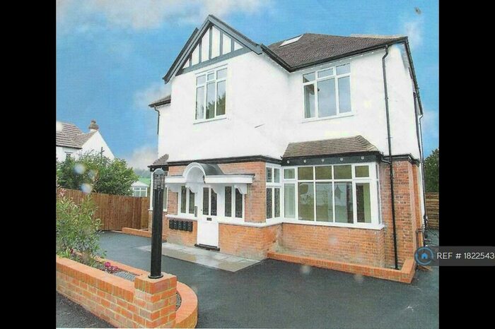 1 Bedroom Flat To Rent In Downs Road, Coulsdon, CR5