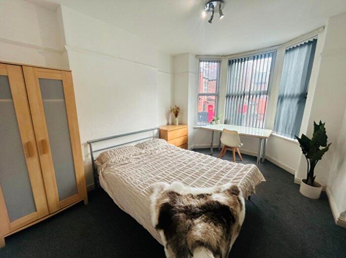 5 Bedroom End Of Terrace House To Rent In Rothesay Avenue, Lenton, Nottingham, NG7
