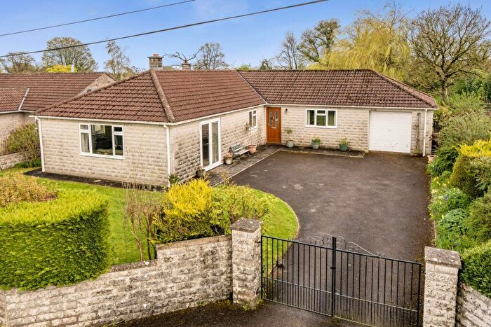 4 Bedroom Bungalow For Sale In Pound Lane, Oakhill, BA3