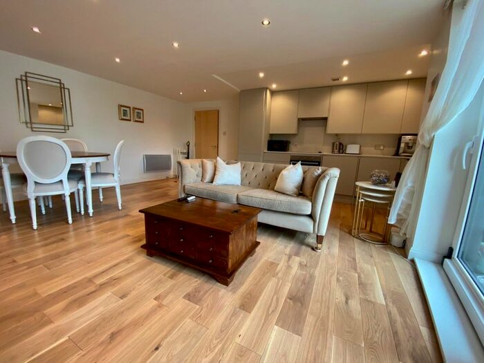 2 Bedroom Flat To Rent In Holland Gardens, Brentford, TW8