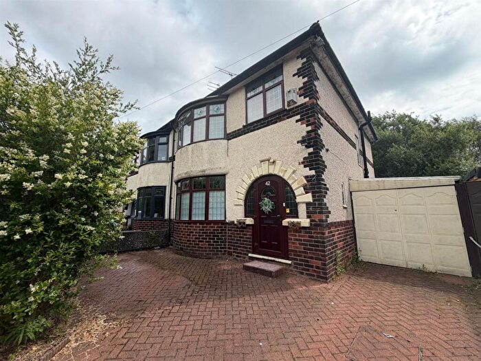 3 Bedroom Semi-Detached House For Sale In Rose Hill Road, Ashton-Under-Lyne, OL6