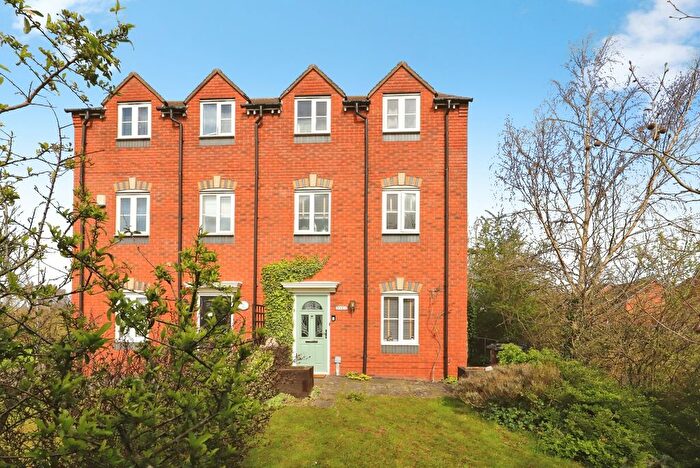 3 Bedroom Semi-Detached House For Sale In Alder Avenue, Kidderminster, Worcestershire, DY10