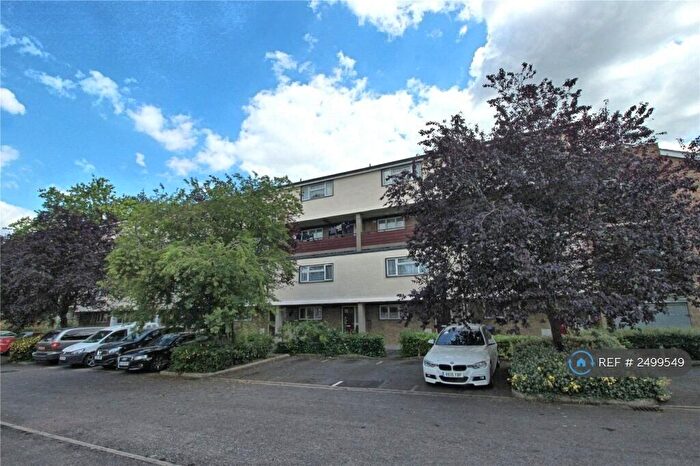 2 Bedroom Flat To Rent In Frenchs Wells, Woking, GU21
