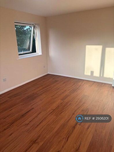 2 Bedroom Flat To Rent In Gurney Close, Barking, IG11