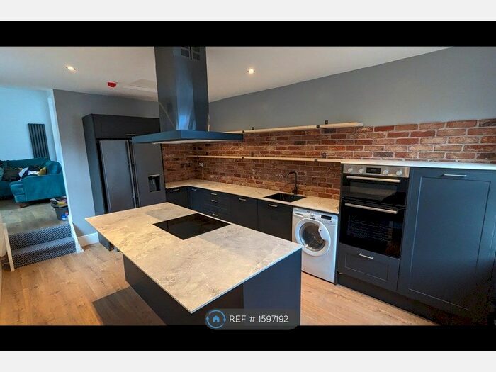 3 Bedroom Terraced House To Rent In Oakwood Avenue, Leeds, LS8