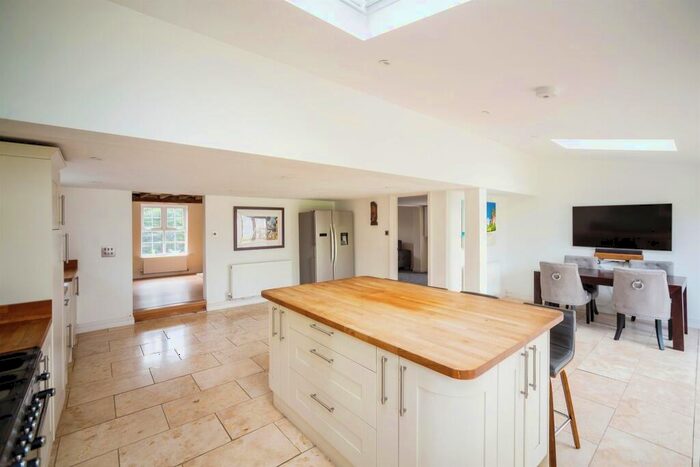 4 Bedroom Detached House For Sale In Plough Wents Road, Chart Sutton, Maidstone, ME17