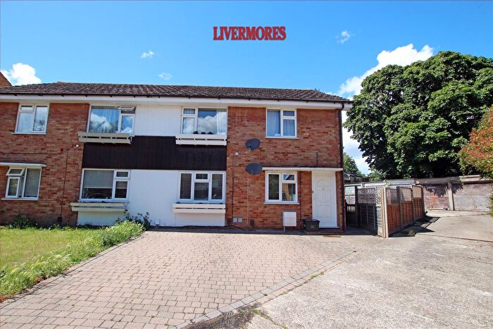 2 Bedroom Flat To Rent In Harbex Close, Bexley, Kent, DA5
