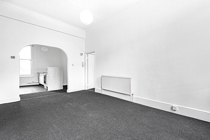 2 Bedroom Flat For Sale In London Road, Bromley, Kent, BR1