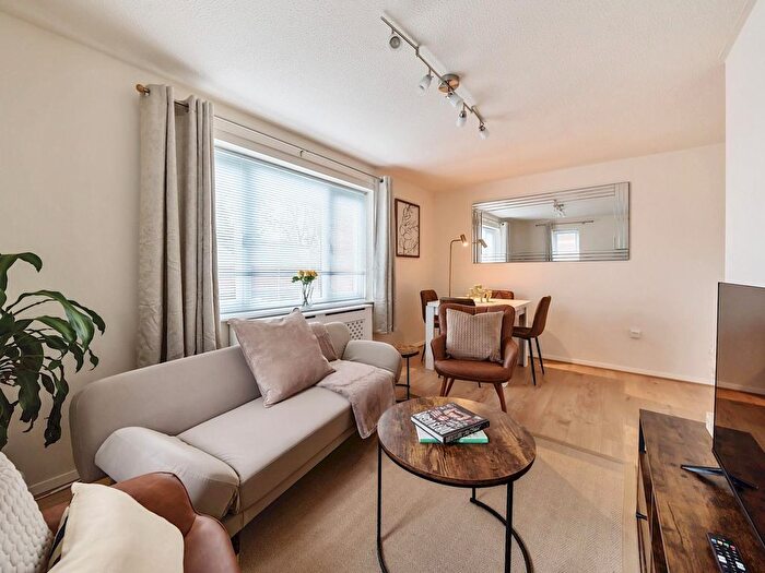 2 Bedroom Flat To Rent In Cowley, OX4