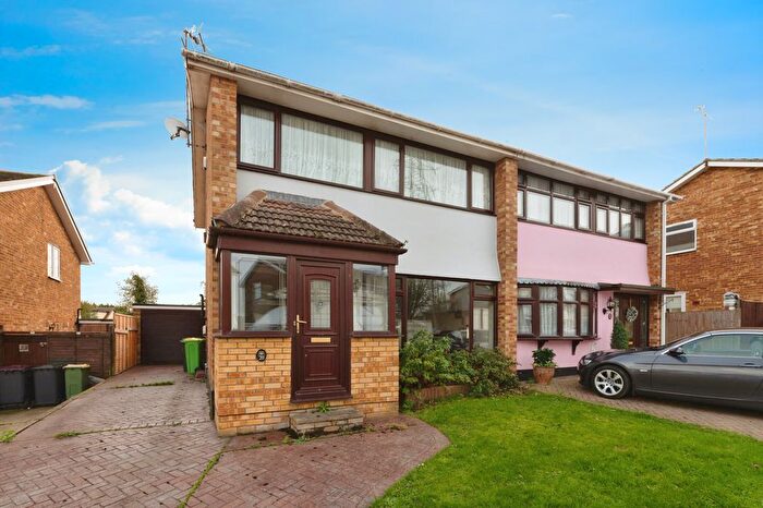 3 Bedroom Semi-Detached House For Sale In Coombes Grove, Rochford, Essex, SS4