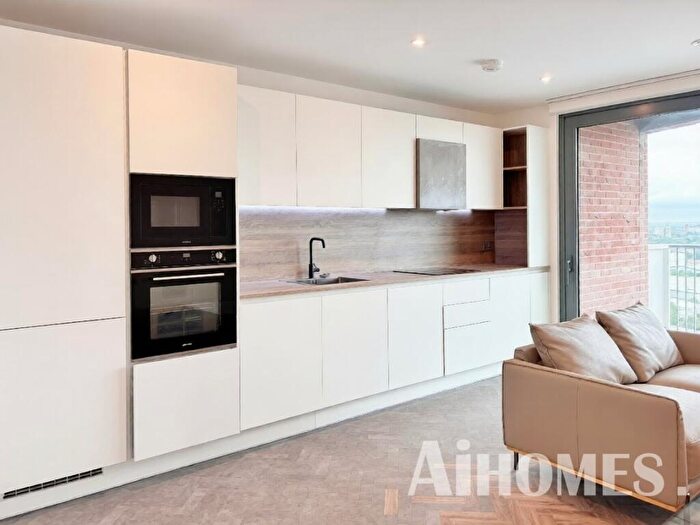 2 Bedroom Flat For Sale In Skyline Apartments, Makers Yard, E3