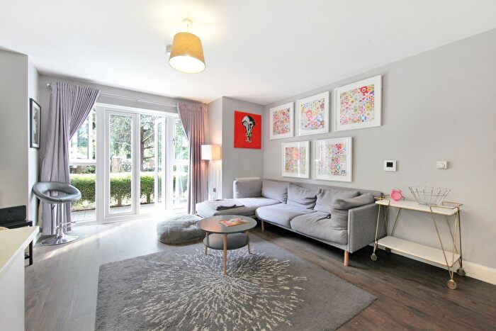 2 Bedroom Flat To Rent In Clarence Avenue, Clapham, London, SW4