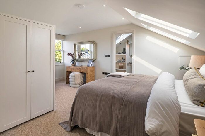 3 Bedroom Flat For Sale In Cambridge Gardens, North Kensington, W10