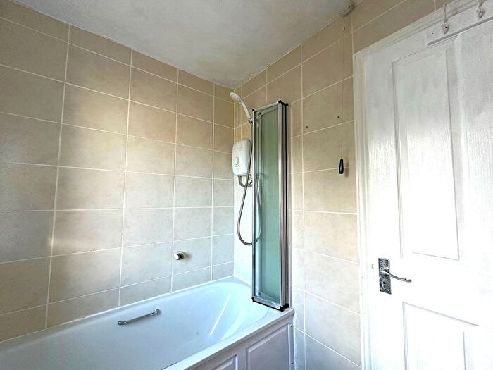 2 Bedroom Bungalow For Sale In Leaze Road, Kingsteignton, Newton Abbot, TQ12