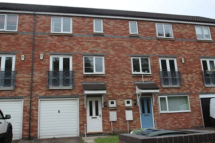 3 Bedroom Town House To Rent In St. Cuthberts Road, Gateshead, NE8