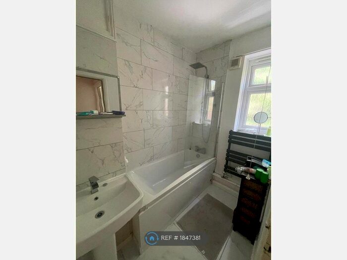 2 Bedroom Flat To Rent In Adrian House, Wilcox Road, SW8