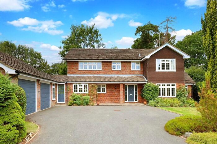 5 Bedroom Detached House For Sale In Manor Close, Penn, Buckinghamshire, HP10