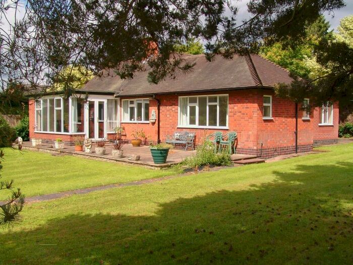 4 Bedroom Bungalow To Rent In Golf Course Road, Stanton-on-the-Wolds, Keyworth, Nottingham, NG12