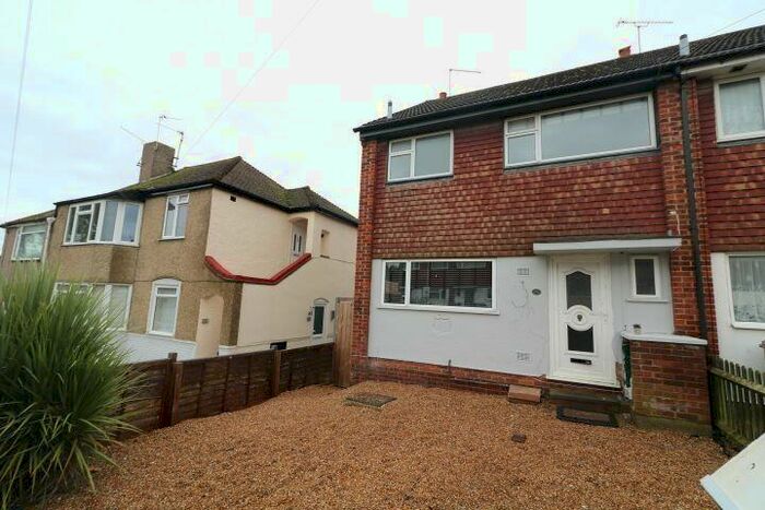 3 Bedroom End Of Terrace House To Rent In Chestnut Road, Rochester, ME2