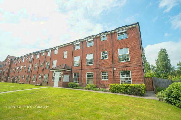 2 Bedroom Apartment To Rent In Bridge Court, Welwyn Garden City, AL7