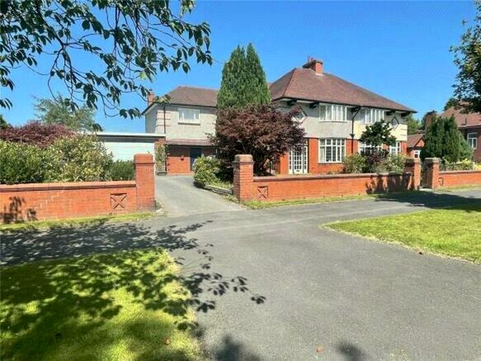 5 Bedroom Semi-Detached House To Rent In Tandle Hill Road, Royton, Oldham, Greater Manchester, OL2