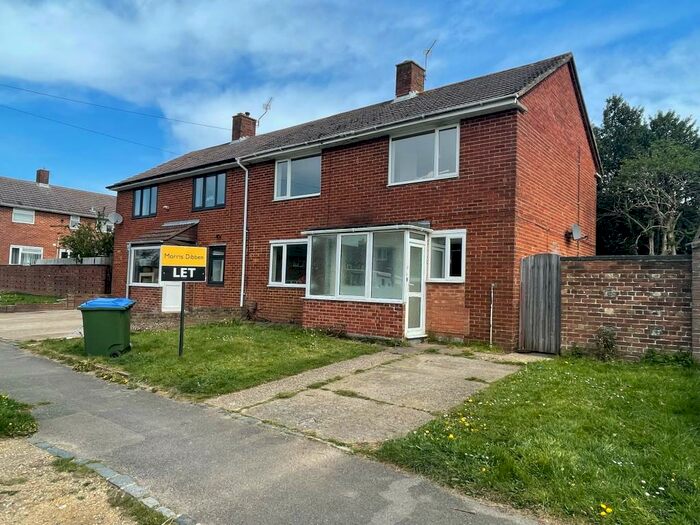 4 Bedroom Semi-Detached House To Rent In Crookham Road, Weston, SO19