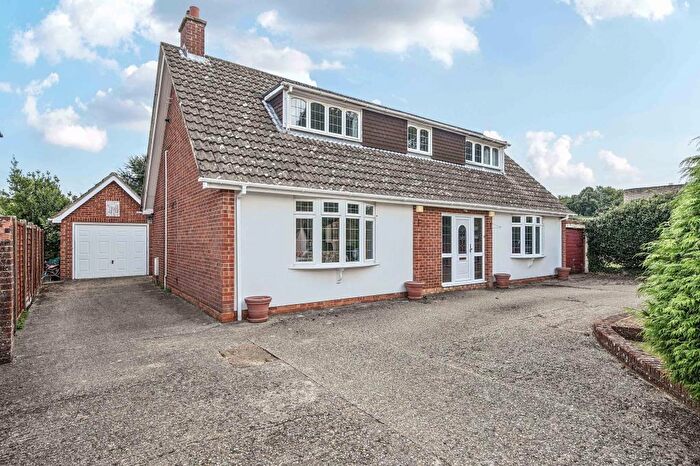 4 Bedroom Detached House For Sale In Basingstoke, Hampshire, RG22