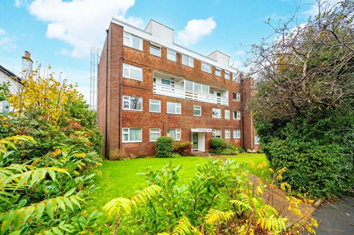 2 Bedroom Flat For Sale In Cranes Park, Surbiton, KT5