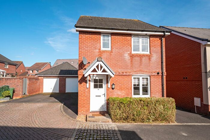 3 Bedroom Link Detached House For Sale In Hampton Road, Andover, SP11