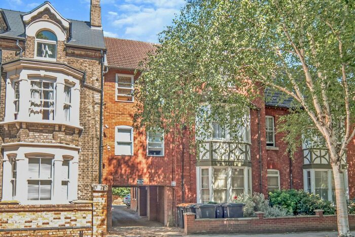 1 Bedroom Flat To Rent In Warwick Avenue, Bedford, MK40