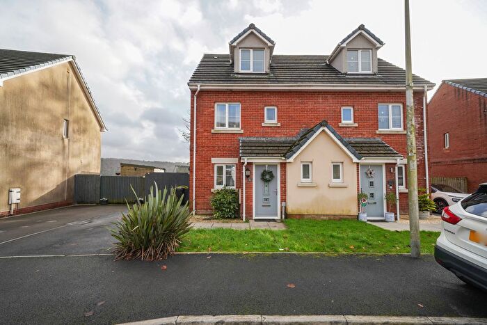 3 Bedroom Semi Detached House For Sale In Maes Yr Ysgol, Swansea, SA8