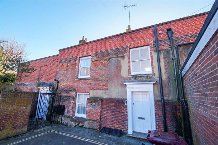 1 Bedroom Flat To Rent In St Peters, Chichester, PO19