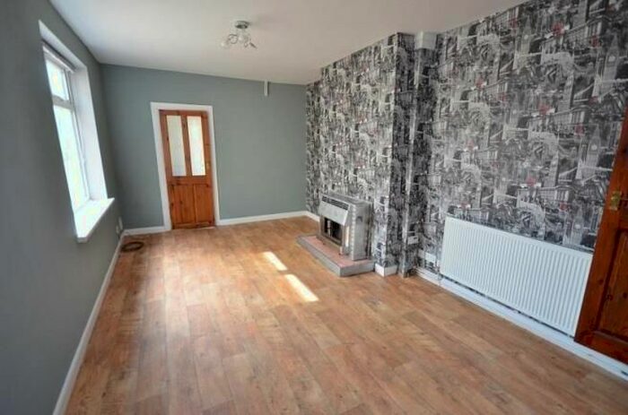 3 Bedroom Terraced House To Rent In Humberstone Road, Grimsby, DN32