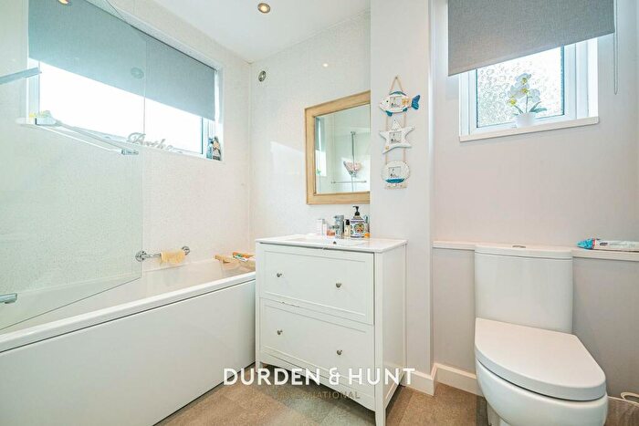 2 Bedroom Apartment For Sale In Station Way, Buckhurst Hill, IG9