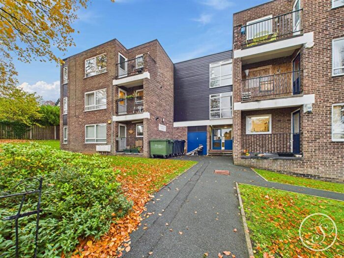 2 Bedroom Flat For Sale In Wensleydale Court, Stainbeck Lane, Leeds, LS7