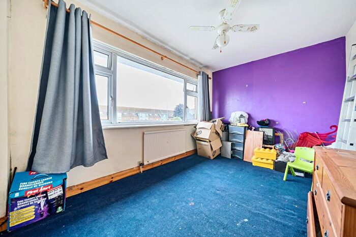 2 Bedroom Apartment For Sale In Sommerville Close, Faversham, ME13