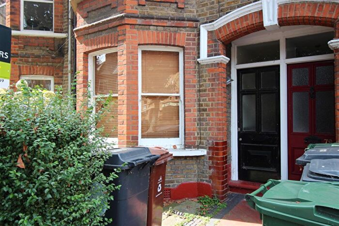2 Bedroom Flat To Rent In Edward Road, London, E17