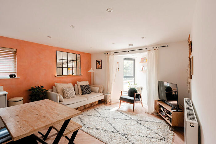 1 Bedroom Flat For Sale In The Old Fire Station, Raleigh Road, Southville, BS3