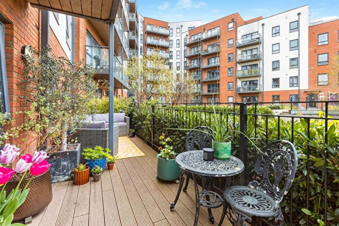 1 Bedroom Flat For Sale In West Green Drive, Crawley, RH11