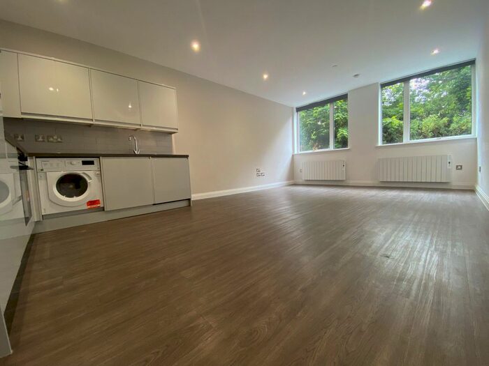 1 Bedroom Flat To Rent In Lichfield Road, Four Oaks, Sutton Coldfield, B74