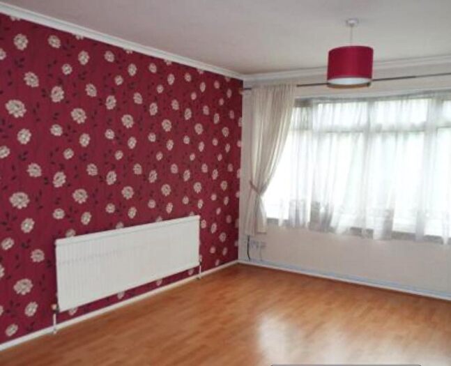 1 Bedroom Flat To Rent In Asthall Gardens, Nr Barnados, Barkingside, Ig1