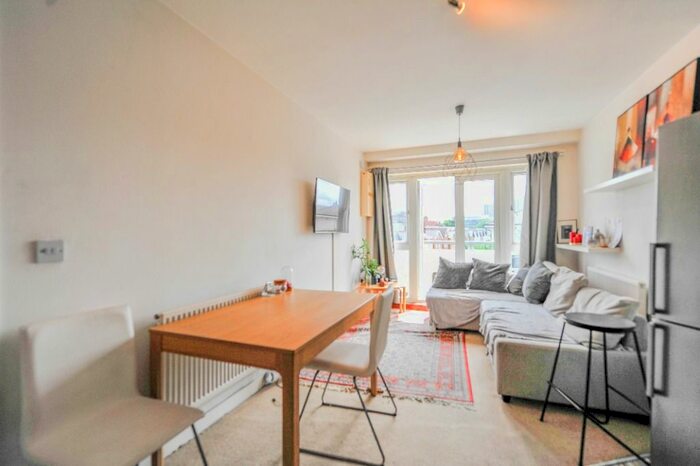 1 Bedroom Flat To Rent In Coombe Road, Kingston, KT2