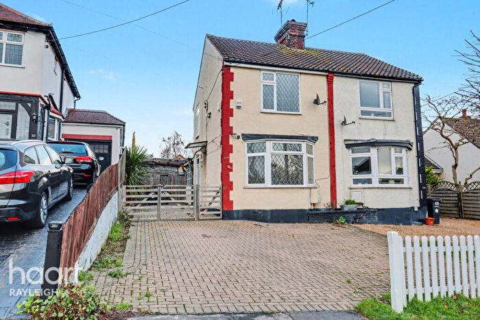 2 Bedroom Semi Detached House For Sale In Daws Heath Road, Rayleigh, SS6