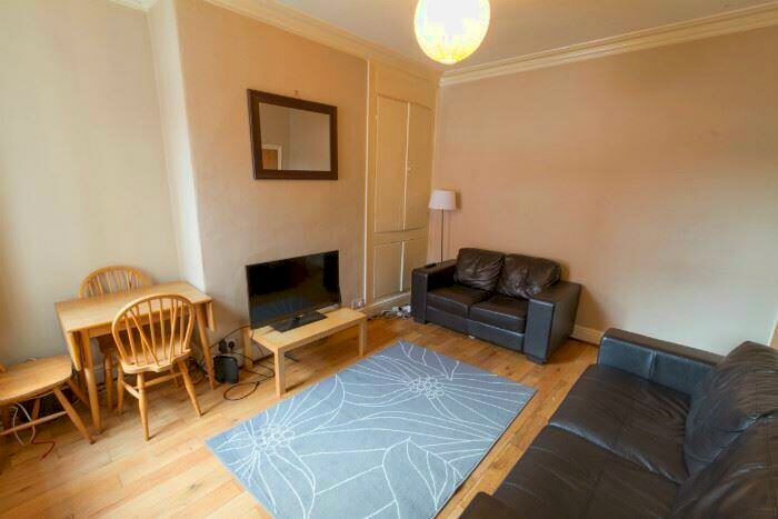 5 Bedroom Town House To Rent In Hessle Place, Leeds, LS6