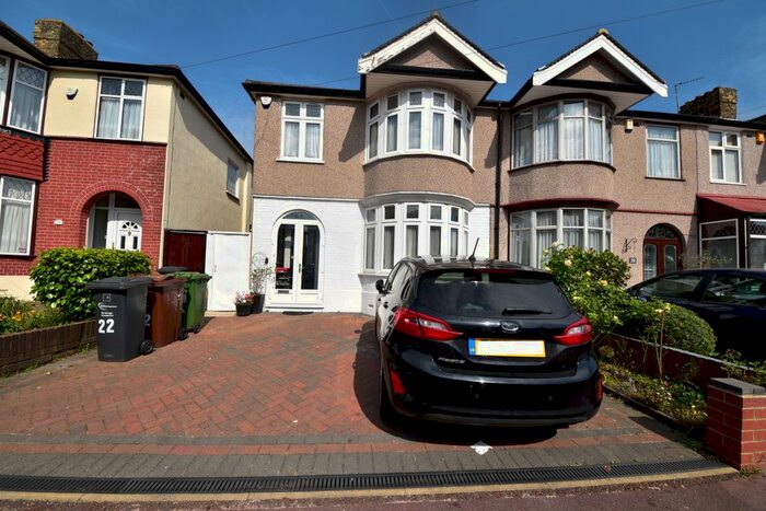 3 Bedroom End Of Terrace House To Rent In Sheringham Drive, Barking, IG11