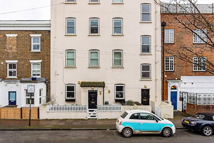 2 Bedroom Flat To Rent In Simpson Street, Battersea, London, SW11