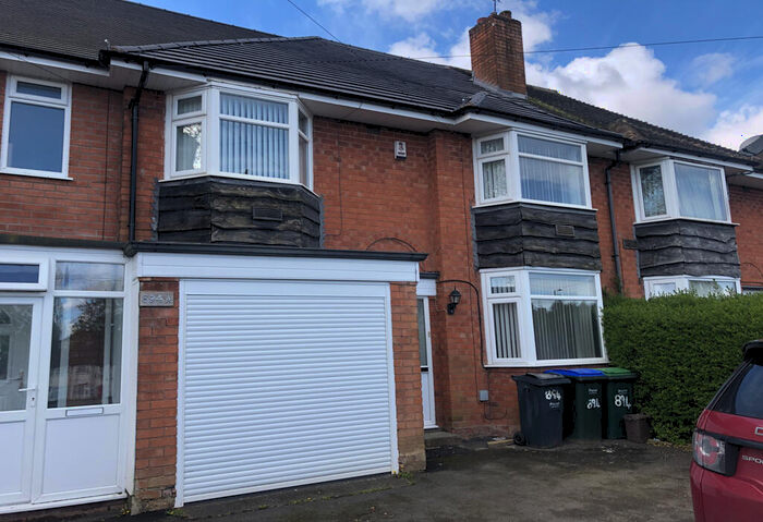 4 Bedroom Semi-Detached House To Rent In Walsall Road, Great Barr, Birmingham, B42