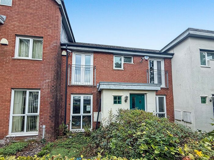 3 Bedroom Town House For Sale In Lower Hadderidge, Burslem, Stoke-On-Trent, ST6