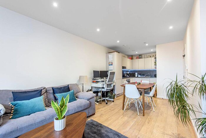 1 Bedroom Flat For Sale In Damsel Walk, Hendon, London, NW9